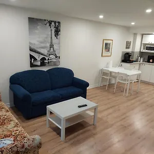 Spacious Basement One Bedroom Apartment, Wifi. Montréal
