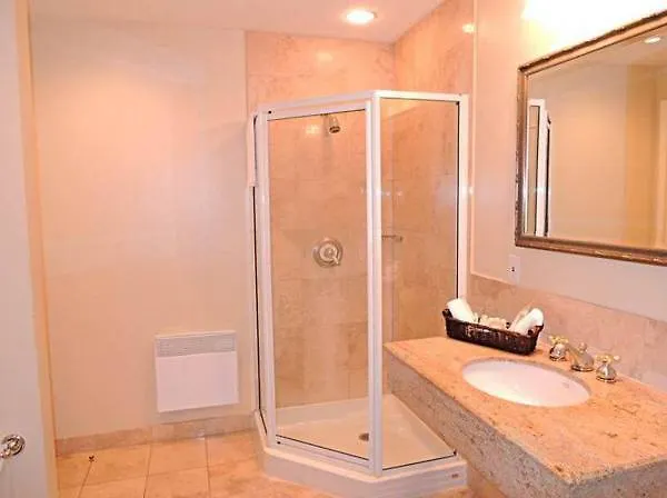 Hotel Bonaparte Montreal 4*,